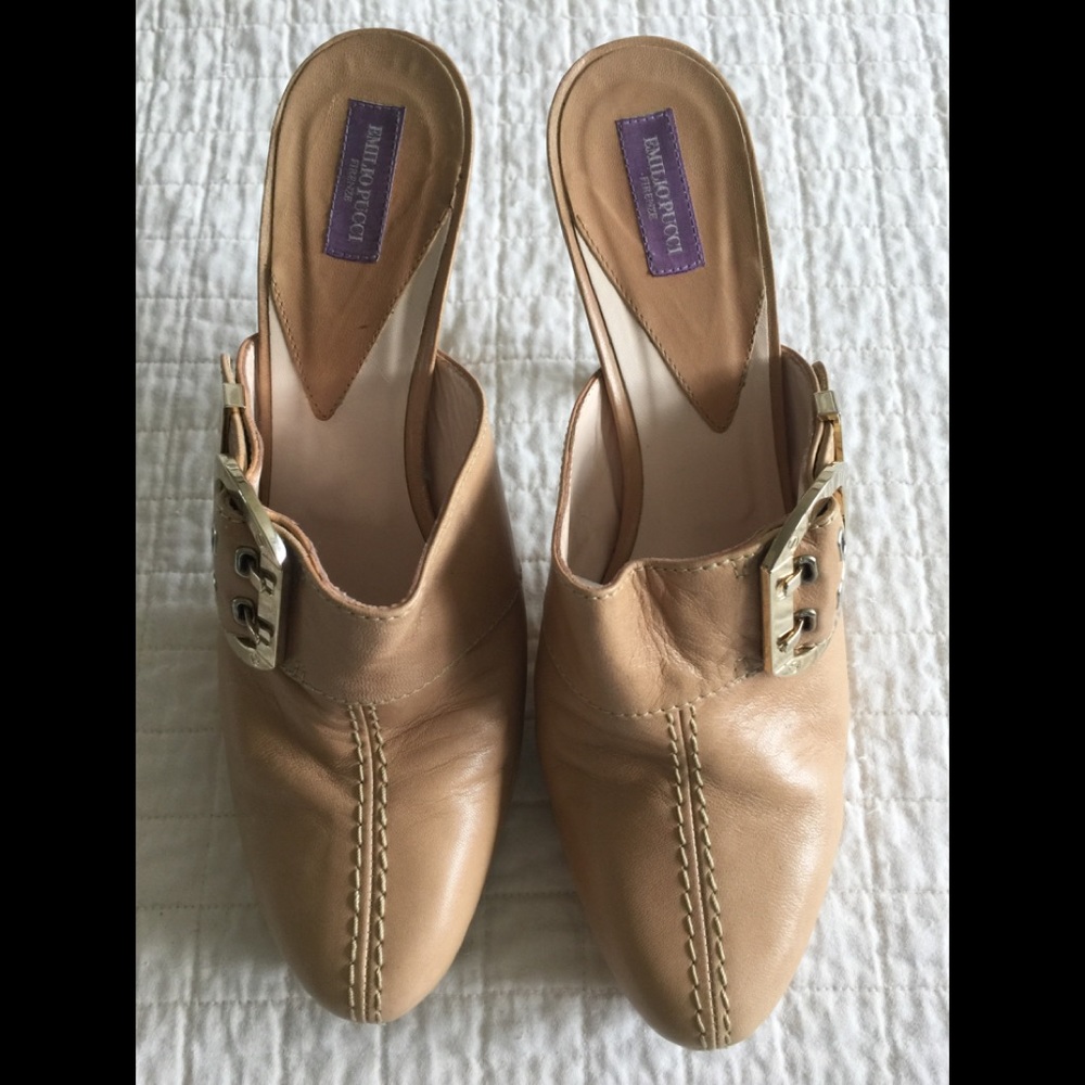 VTG Emilio Pucci beige leather platform clogs w/ gold buckle